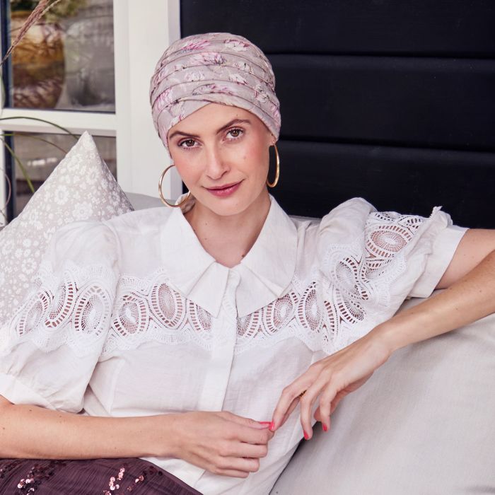 Latifa Chap&eacute;u Capri cor Flowers Coral